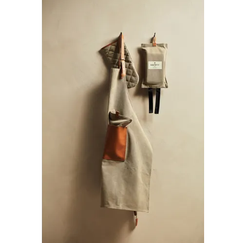 marron VINGA Delantal Asado