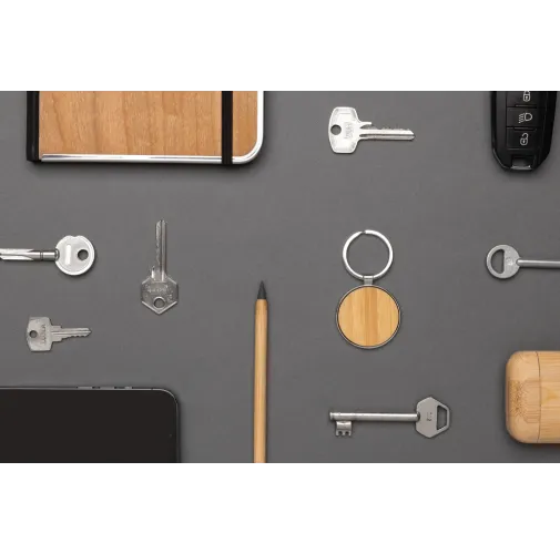 Llavero redondo de aleación de zinc reciclado RCS con bambú