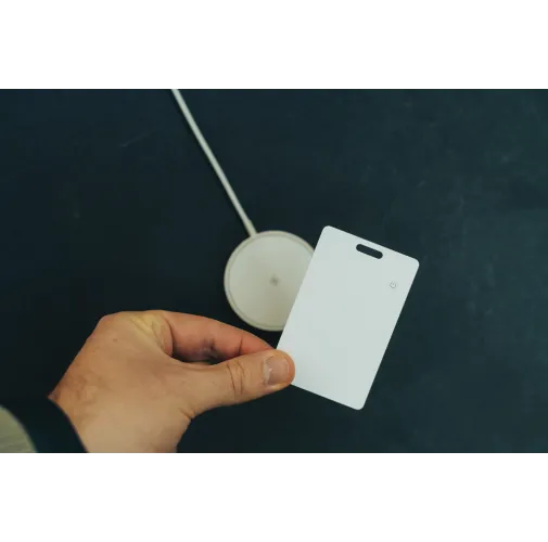 Tarjeta rastreadora recargable ultradelgada plástico  Findit