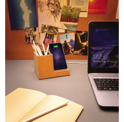 Portalápices de corcho y cargador inalámbrico de 5W