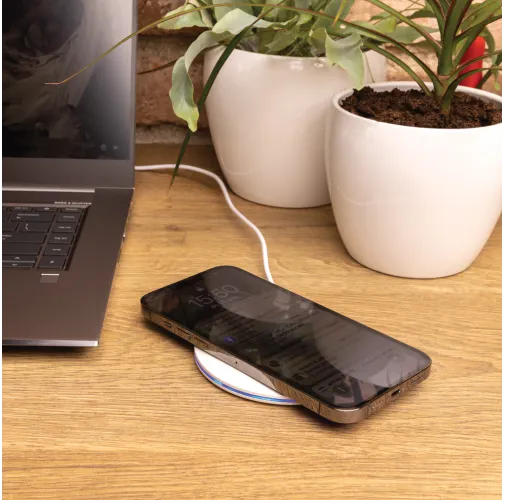 Cargador rápido inalámbrico 15W de plástico reciclado RCS