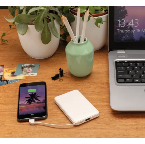 blanco Powerbank 5.000 mAh de bolsillo con cables integrados