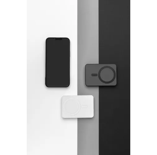 negro Powerbank Magnetix plástico reciclado RCS 5.000 mAh