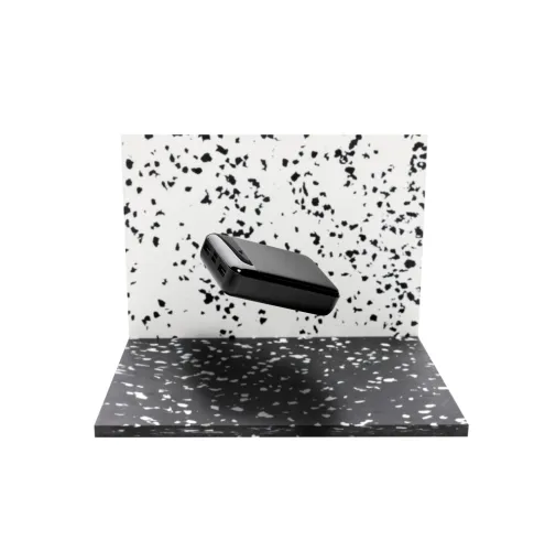 negro Powerbank de plástico reciclado RCS de 10.000 mAh