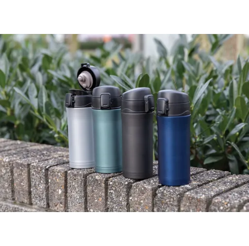 Taza metálica al vacío con cierre fácil