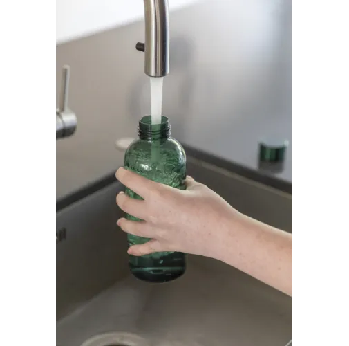 Botella de agua estanca con tapa metálica