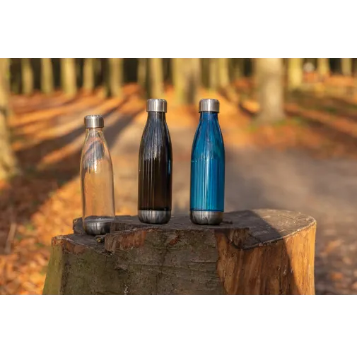 Botella de agua estanca con tapa de acero inoxidable.