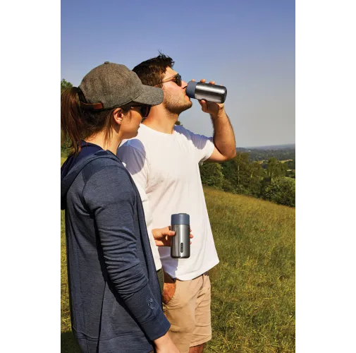 gris Taza aislada antigoteo acero inoxidable Black + Blum