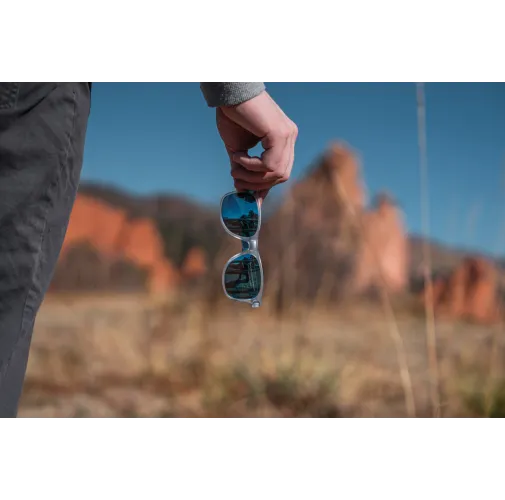 Gafas de sol con lentes de espejo de PC reciclado Gleam RCS