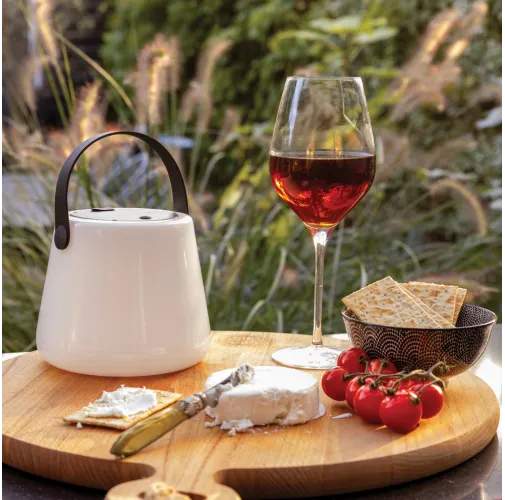 Luz exterior SolarGlow RCS de plástico reciclado recargable