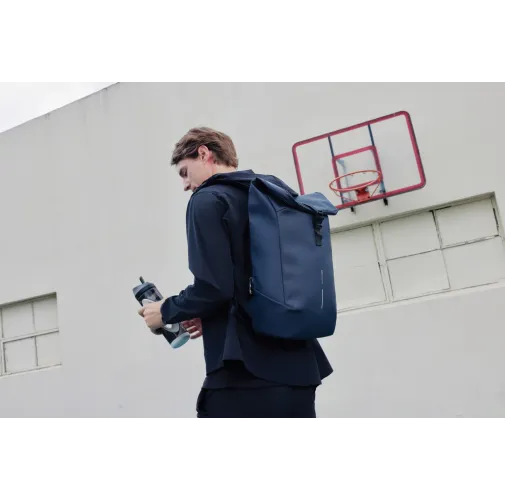 Mochila urbana resistente al agua con solapa