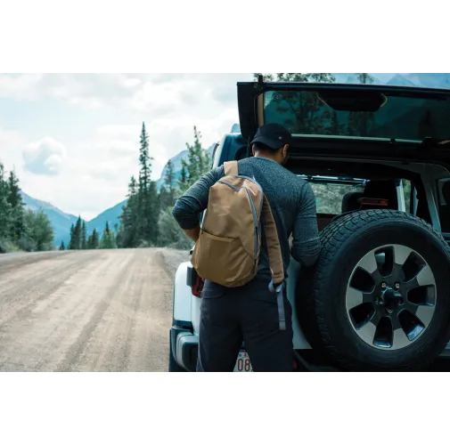 caqui, gris Mochila moderna 1200D Impact AWARE™ para portátil de 15,6\'\'