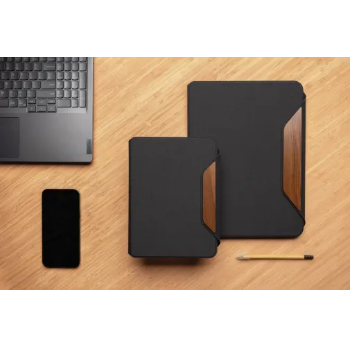 negro PortafolioTeri AWARE™ A4 en nogal y RPET