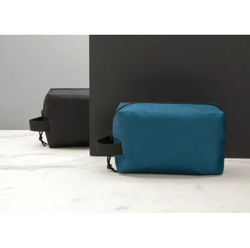 Neceser básico RPET Impact AWARE ™