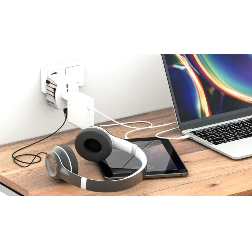 blanco Adaptador de viaje mundial SKROSS USB MUV (1 USB C 1 USB A)