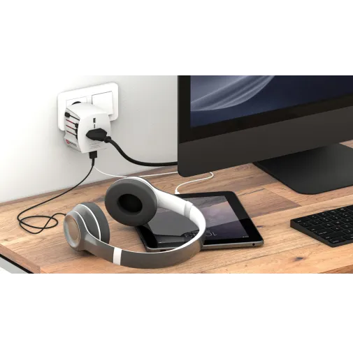 blanco Adaptador de viaje mundial SKROSS USB MUV (1 USB C 1 USB A)