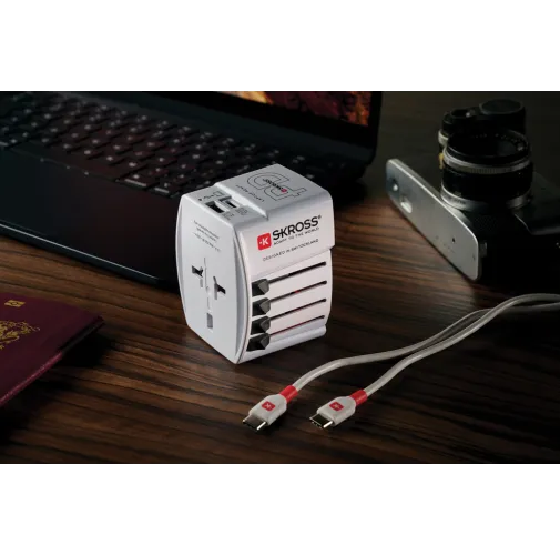 blanco Adaptador de viaje mundial SKROSS MUV 65W PD con cable C USB