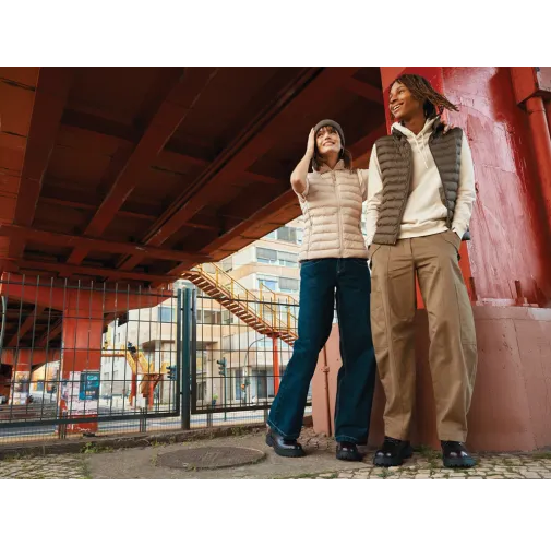 Sudadera IQONIQ Torres algodón reciclado sin teñir