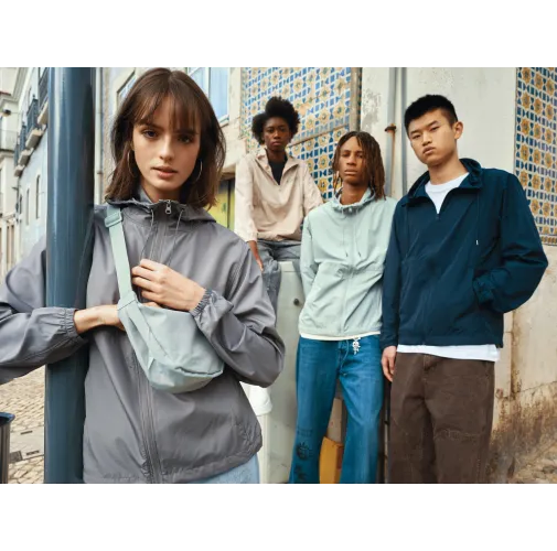 Chaqueta ligera IQONIQ Logan de poliéster reciclado