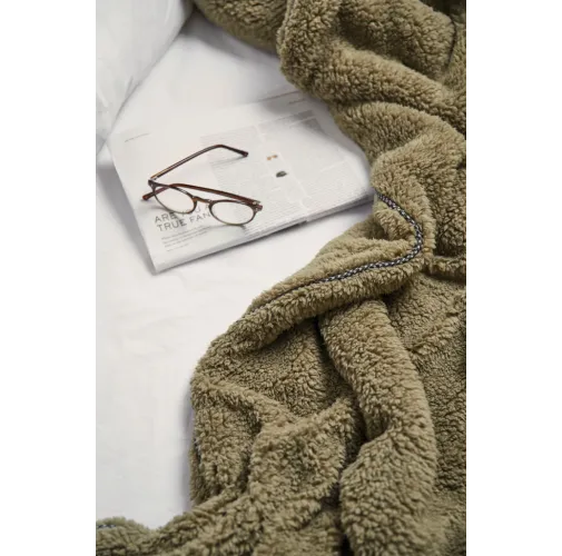 Manta VINGA Maine de doble pelo reciclada GRS