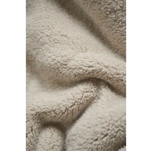 Manta VINGA Maine de doble pelo reciclada GRS