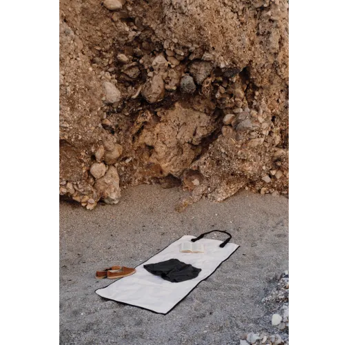 Toalla de playa de lona reciclada VINGA Volonne AWARE™