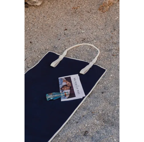 Toalla de playa de lona reciclada VINGA Volonne AWARE™