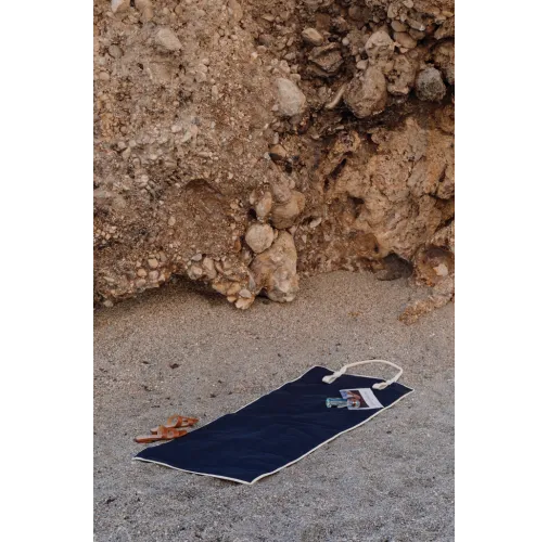 Toalla de playa de lona reciclada VINGA Volonne AWARE™