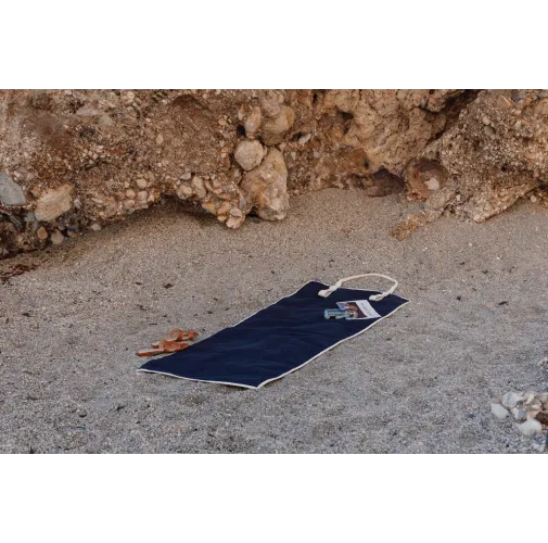 Toalla de playa de lona reciclada VINGA Volonne AWARE™