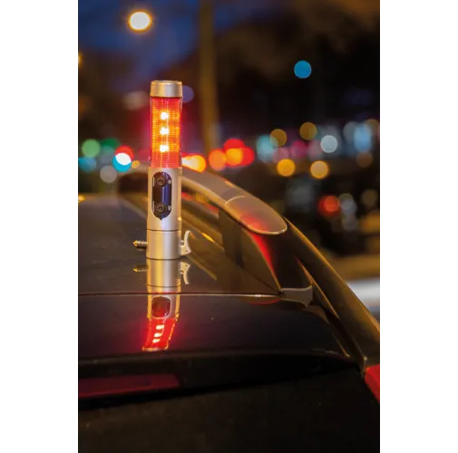 Luz emergencia con martillo